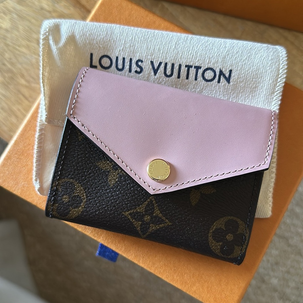 Brand New Louis Vuitton Zoé Wallet